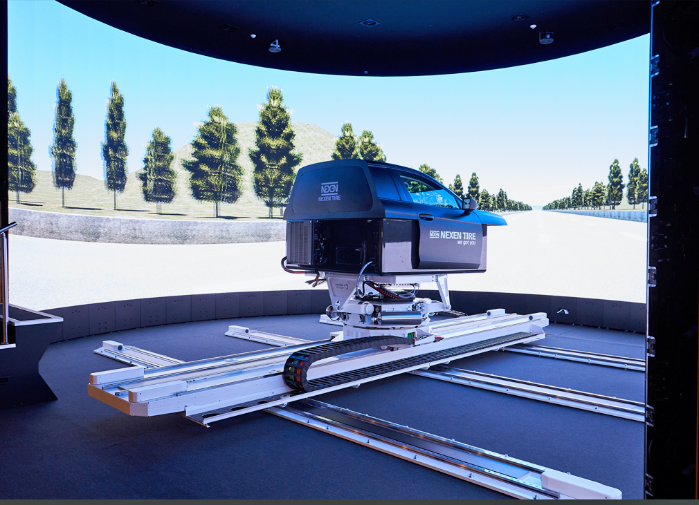 Der High-Dynamic-Driving-Simulator verkürzt durch virtuelle Fahrtests die Entwicklungszeiten.